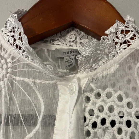 Tristan White Floral Eyelet Cap-Sleeve Blouse - Picture 3 of 8